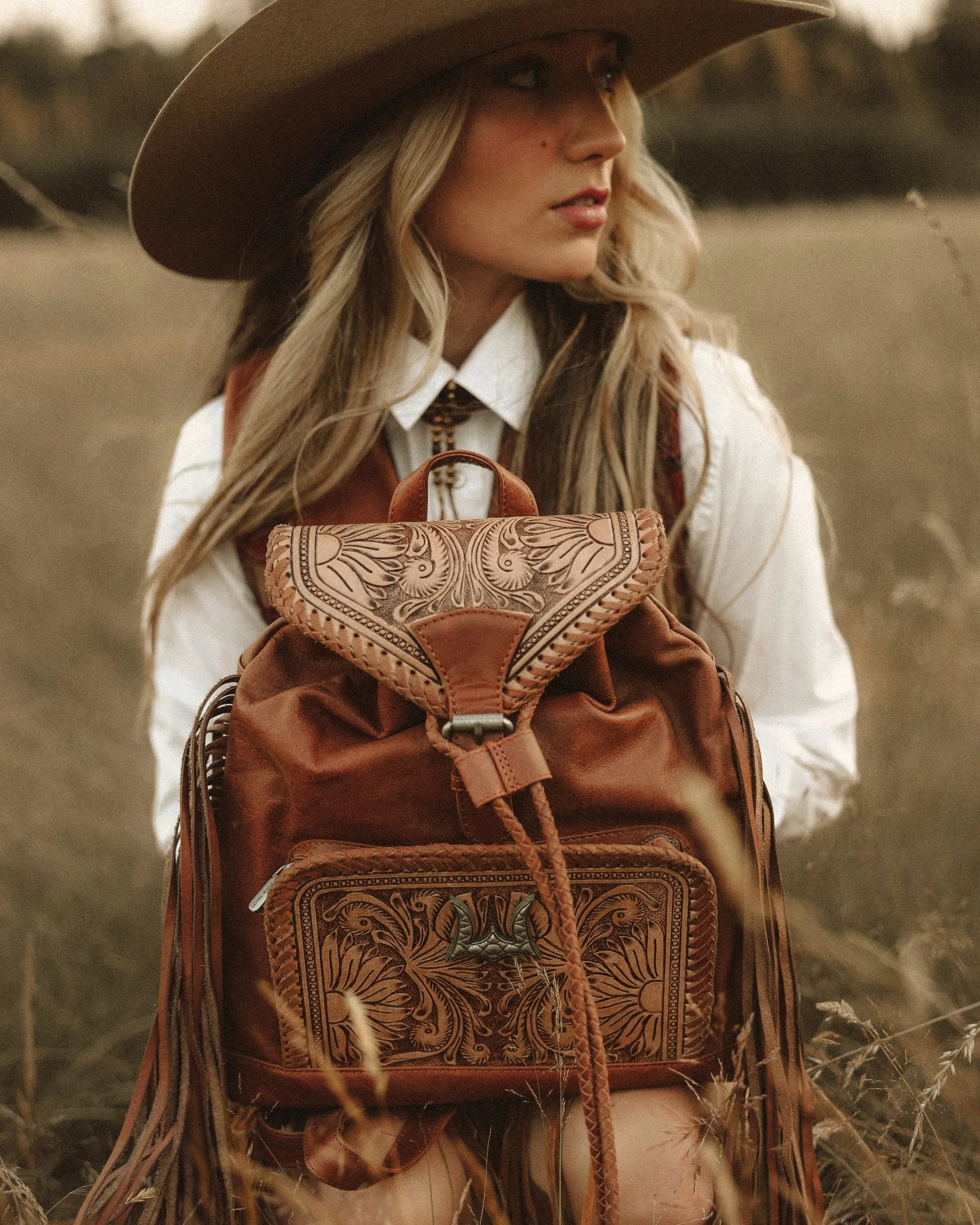cowboy leather backpack Shop Roaming Trail Medium Bag Model:CRU AMI CONTINENTAL SNAG HOOKS ATS - N 4 - 10PCS Herschel Grove Canvas Bag Product_Line Double adjustable padded shoulder